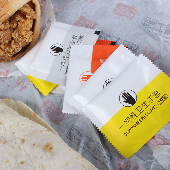 Pacote de luvas pe de grau alimentício dobradas individuais restaurantes/café/padaria/lanchonete personalizar luvas de impressão